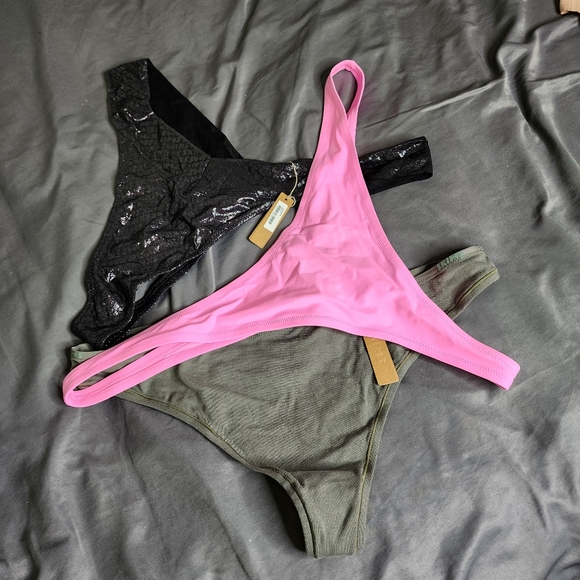 SKIMS Vibrant Thong Trio in Pink, Black, and Gray Plus 4X Bundle - Picture 1 of 3